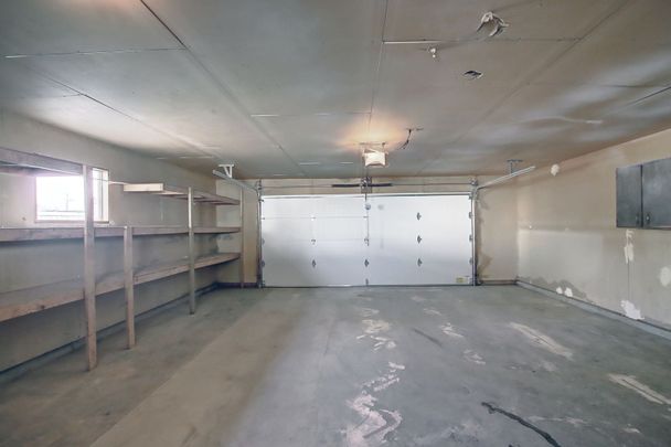 Beautiful 5-Bedroom Bungalow for Rent – 6607 Malvern Road NE Available Jan 1, 2026 - Photo 1