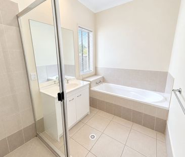 Comfortable Family Home in Convenient Creekwood Location - Photo 6