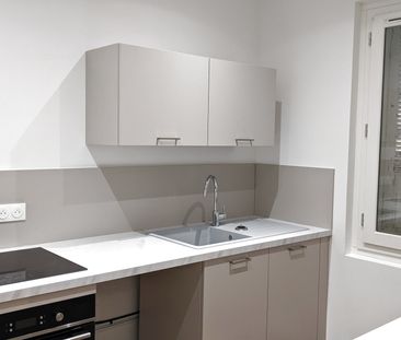 Location Appartement 2 pièces 62m² HYERES 83400 - Photo 4