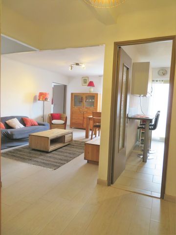 T3MEUBLÉ+CAVE, Rue Gaston Teissier, Nîmes, 61m², 675€ H.C - Photo 4