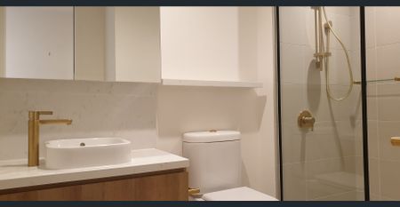 LUXURIOUS, BRIGHT AND CONVENIENT - Photo 2