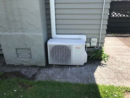 Sunny home close to Paritutu and Back Beach - Photo 5