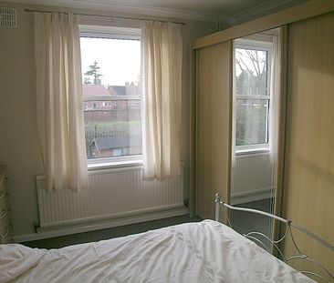 Hatfield Mead, Morden, SM4 - Photo 3
