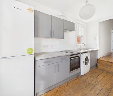 1 bedroom Flat to rent - Photo 5