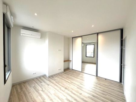 Location Appartement 5 pièces 117m² - Photo 3