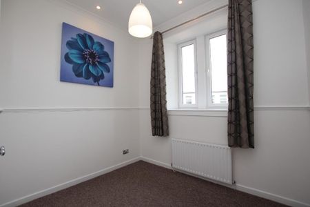 3 bedroom flat to rent - Photo 2