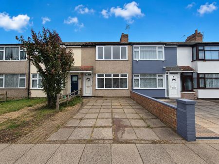 Albany Park Avenue, Enfield EN3, London - Photo 4