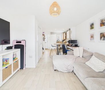 2 bedroom end of terrace house to rent - Photo 1
