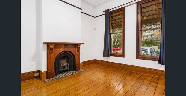 Stylish terrace in the heart of Glebe - Photo 1