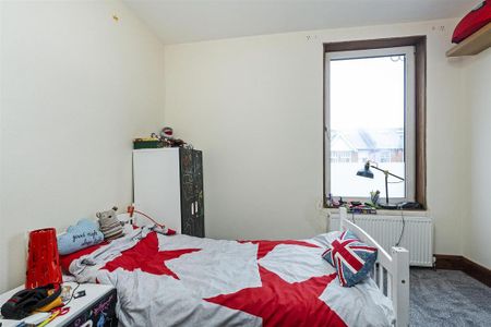 5 bedroom semi-detached house to rent - Photo 4