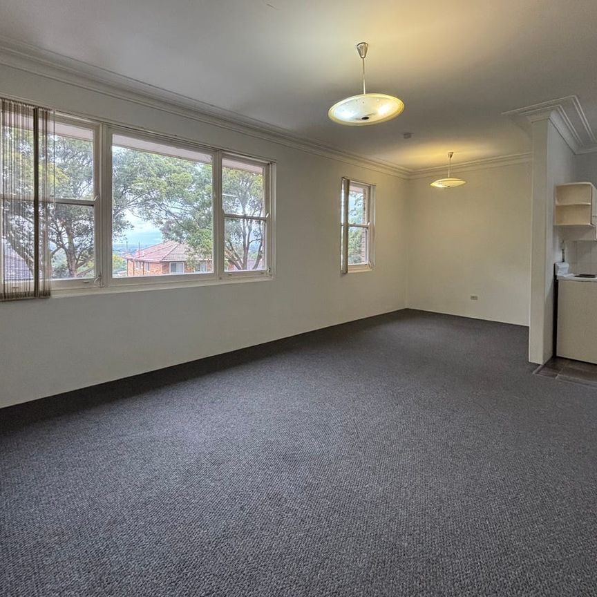 Two Bedroom Apartment In Convenient Location - Photo 1