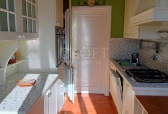 Ardeatina-Divino Amore: Quiet, charming rustic villa, big and well-curated garden, 3 beds, 1 study, 3 baths, living room, kitchen, with terraces , AC and parking space. Ref 2322