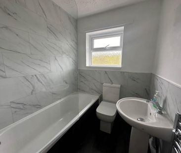 5 bedroom detached house to rent - Photo 4