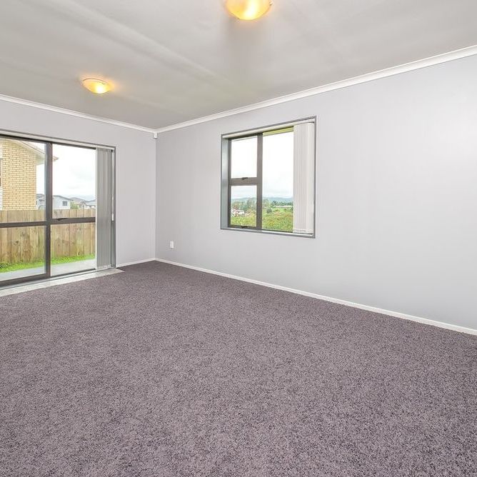 PAPAKURA, 4 BEDROOMS - Photo 1