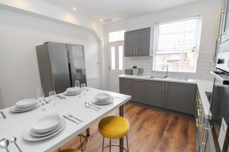 5 bedroom terraced house to rent - Photo 3