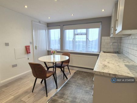 Studio to rent - Photo 5