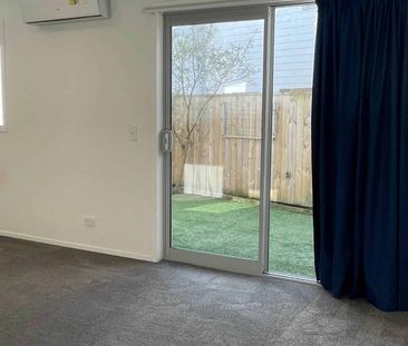 Light Filled 1 Bedroom with Private Backyard - Photo 4