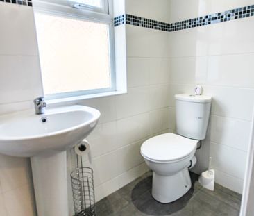 Wallisdown Road, Poole, BH12 - Photo 4