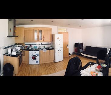 3 Bed Flat, Bromley Road, E10 - Photo 2