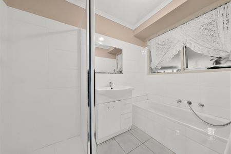 70 Oaktree Drive Drive, Hampton Park VIC - Photo 5