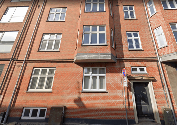 Rummelig 2 værelses lejlighed i vestbyen - Foto 1