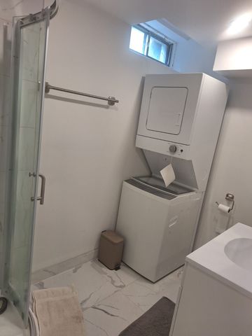 For Lease - 371 Selby Crescent, Newmarket, Ontario - Photo 2