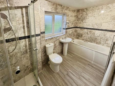 3 bedroom terraced house to rent - Photo 3