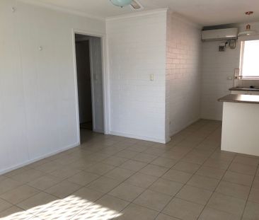 Two Bedroom Upstairs Unit - Photo 4