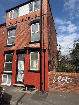 4 bedroom terraced house to rent - Photo 1