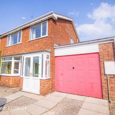 Room 1, 50 Eastfield Crescent - Photo 1