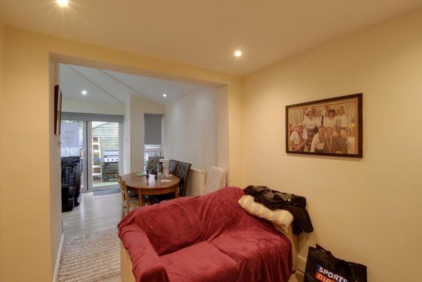 2 bedroom maisonette to rent - Photo 1