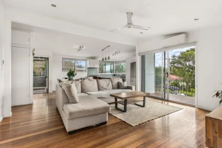 Stylish 3-Bedroom Entertainer in Prime Northside Location - Photo 3