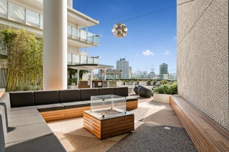 Modern One Bedroom With Spectacular Views - Photo 5