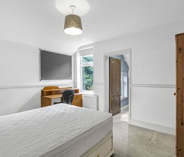 Harvest Road, Englefield Green, Egham, Surrey, TW20 0QS - Photo 6