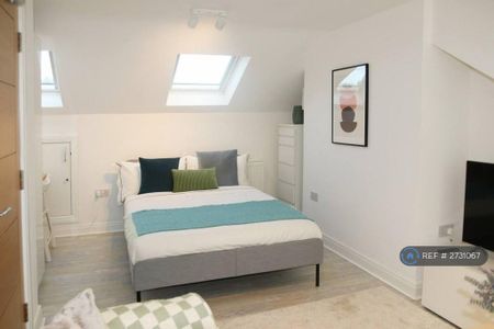 1 bedroom in a house share to rent - Photo 5