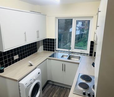 Bucks Hill, Chapel End, CV10 - Photo 4