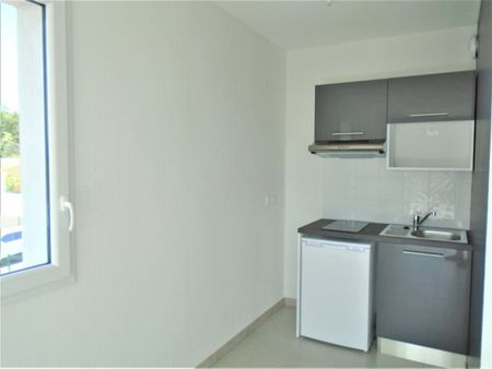 Location Appartement 2 pièces 44m² LE CANNET DES MAURES 83340 - Photo 3