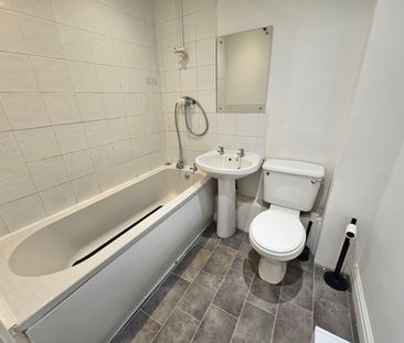 St Lukes Place, Heywood - Photo 4