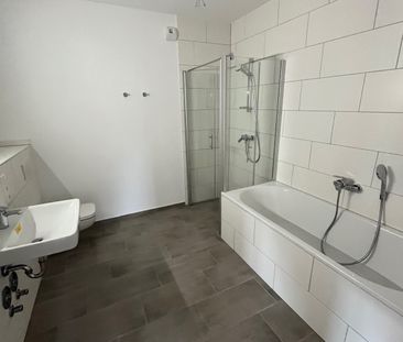 3-Zimmer-Wohnung im 3.OG, Bad mit Wanne und Dusche, EBK, Terrasse Nord - Photo 4