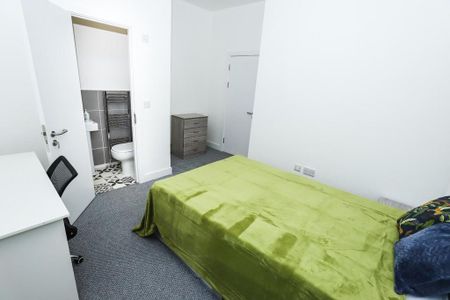 4 bedroom terraced house to rent - Photo 3