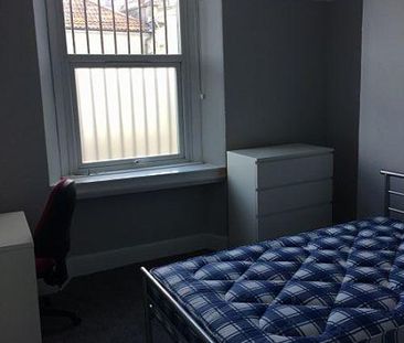 4 bedroom flat to rent - Photo 3