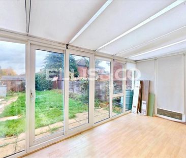 3 bedroom end of terrace house to rent - Photo 4