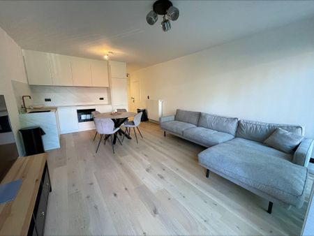 Instapklaar gelijkvloers appartement met 2 slaapkamers en ruim terras in hartje Edegem! - Photo 2
