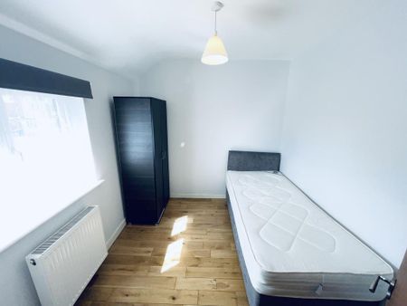 4 bedroom terraced house to rent - Photo 2