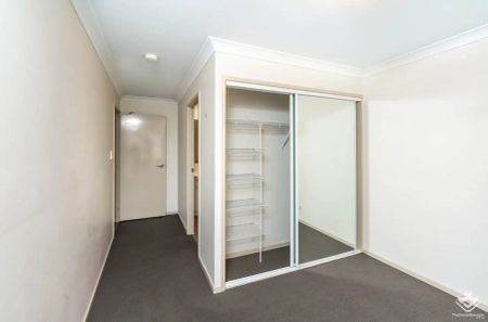 “3 bed 3 Ensuites Great Location” - Photo 4