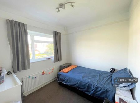 1 bedroom in a house share to rent - Photo 3