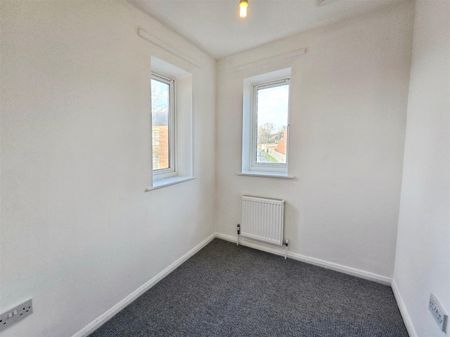 3 Bedroom House to Rent in Higham Road, Rushden, NN10 - Photo 3