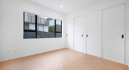 Designer 5 Bedroom Home Hillsborough - Photo 3