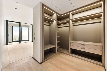 A modern three bedroom apartment with river views - Photo 2