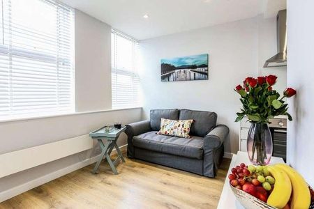 Victoria Road, Farnborough, GU14 - Photo 5